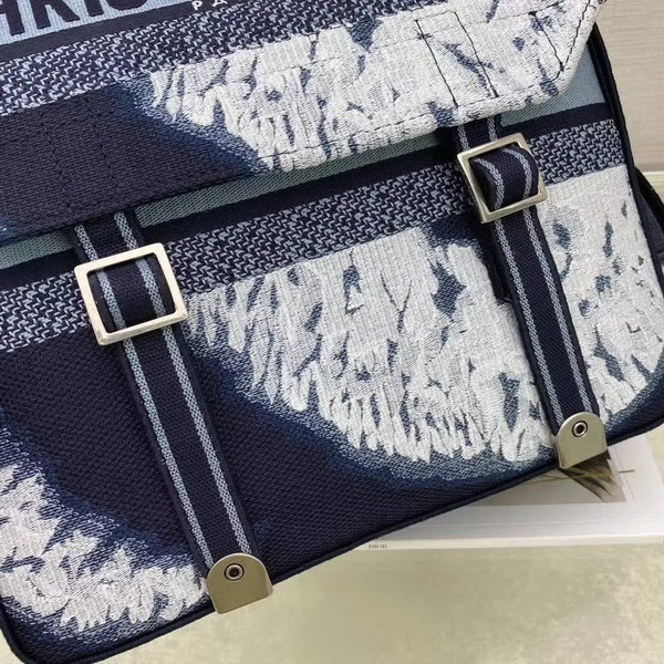 【原版皮】迪奥/Dior Camp邮差包,帆布面料舒适随意,最完美的一点是它除了斜挎外还能当背包,慵懒,复古风格,款号:M1271