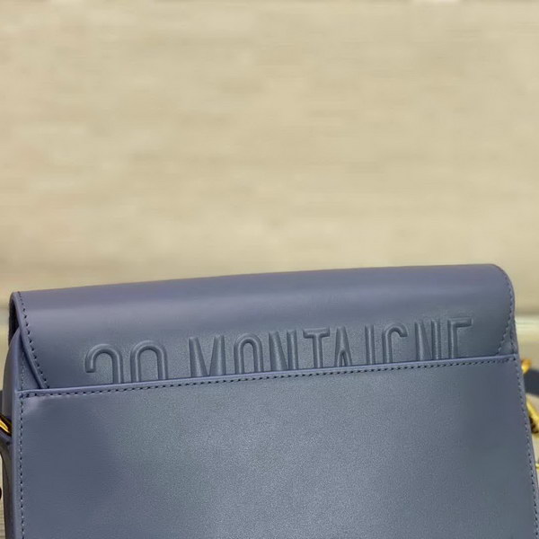 【原版皮】迪奥/Dior bobby 手袋,复古CD logo,硬挺的包身,五金做旧增加了复古感,不易磨损,采用光面牛皮革精心制作,饰以复古金色五金配件提升格调,柔软而富有质感,点缀有军装风格搭扣,款号:M9319