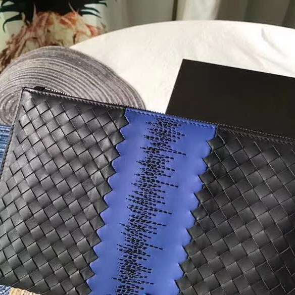 【原版皮】宝缇嘉/Bottega Veneta 手包,经典爆款,选用打蜡牛皮裁制而成,点缀刺绣格纹图案,款号:30629