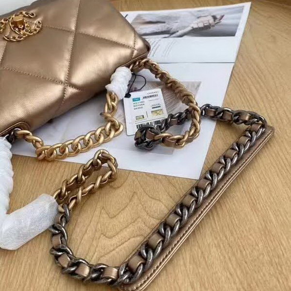 【原版皮】香奈儿/Chanel 19 Bag系列口盖包,采用轻盈绵柔质感山羊皮结合大菱格设计元素,链条拼接古金,古银,亮银,款号:AS1160