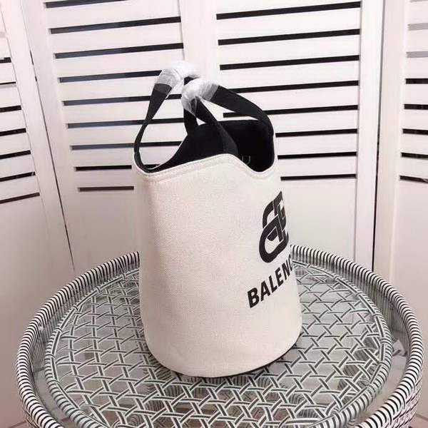 【原版皮】巴黎世家/Balenciaga, 帆布水桶手提包,黑白设计正面大小logo相衬,经典设计简约不轻易过时,帆布包轻盈易携带,容量却很赞,手提斜挎都是棒棒的