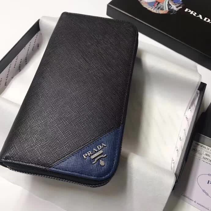 【原版皮】普拉达/Prada 拉链钱夹,选用十字纹小牛皮裁制而成,边角点缀三角散字徽标,经典之作,简单时尚,款号:2ML317