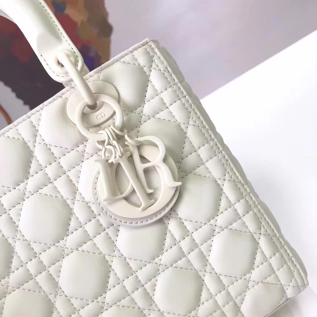 【原版皮】迪奥/Dior 戴妃包,磨砂系列,选用小牛皮绗缝藤格纹,饰有 Ultra matte 饰面金属配饰