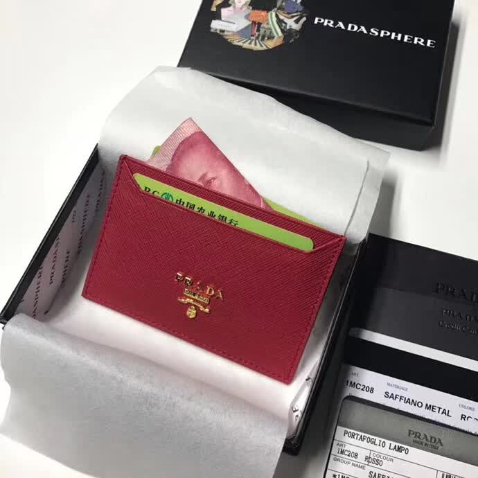 【原版皮】普拉达/Prada 卡包,选用十字纹牛皮裁制而成,精湛走线均匀整齐,油边顺滑,做工精致如图可见,款号:1MC208