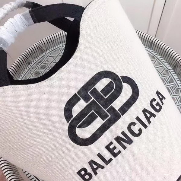 【原版皮】巴黎世家/Balenciaga, 帆布水桶手提包,黑白设计正面大小logo相衬,经典设计简约不轻易过时,帆布包轻盈易携带,容量却很赞,手提斜挎都是棒棒的