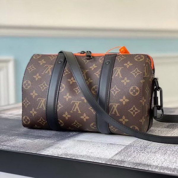 【原版皮】路易威登/LV nano Keeoall 枕头包,以Monogram帆布为袋身,装饰了公仔图案,男女都可以背额款,酷酷帅帅的,款号:M45652