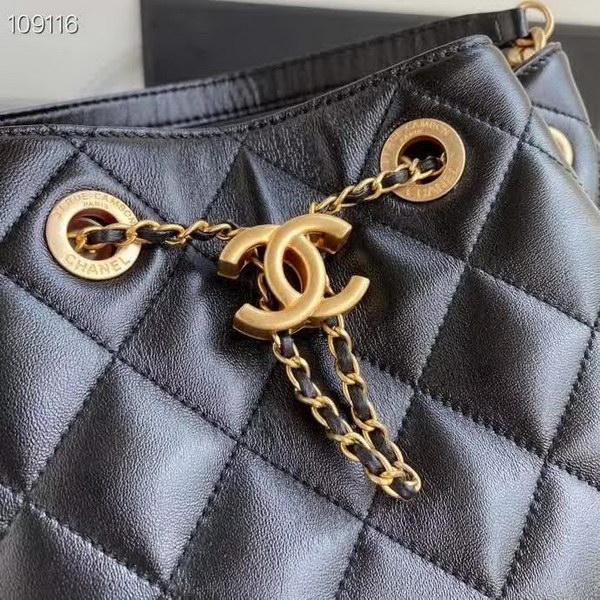 【原版皮】香奈儿/Chanel 新款抽绳包,选用小羊皮经过特殊工艺抛光,皮面略微亮闪闪,增加了耐磨度同时又超质感,经典的菱格纹设计,双C纽扣设计,19的皮穿金属粗链条,款号:AS1900