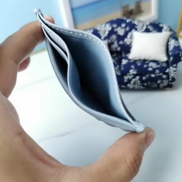 【原版皮】缪缪/Miu Miu 卡夹,采用小羊皮材质精心裁制而成,Matelasse花纹图案,内里标识烫字,Moire和皮革衬里,款号:5MC076