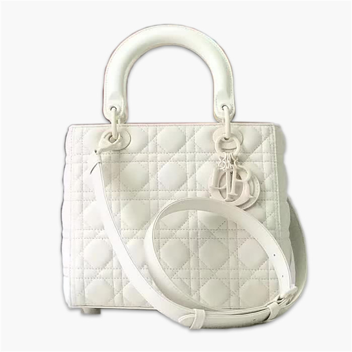 【原版皮】迪奥/Dior 戴妃包,磨砂系列,选用小牛皮绗缝藤格纹,饰有 Ultra matte 饰面金属配饰