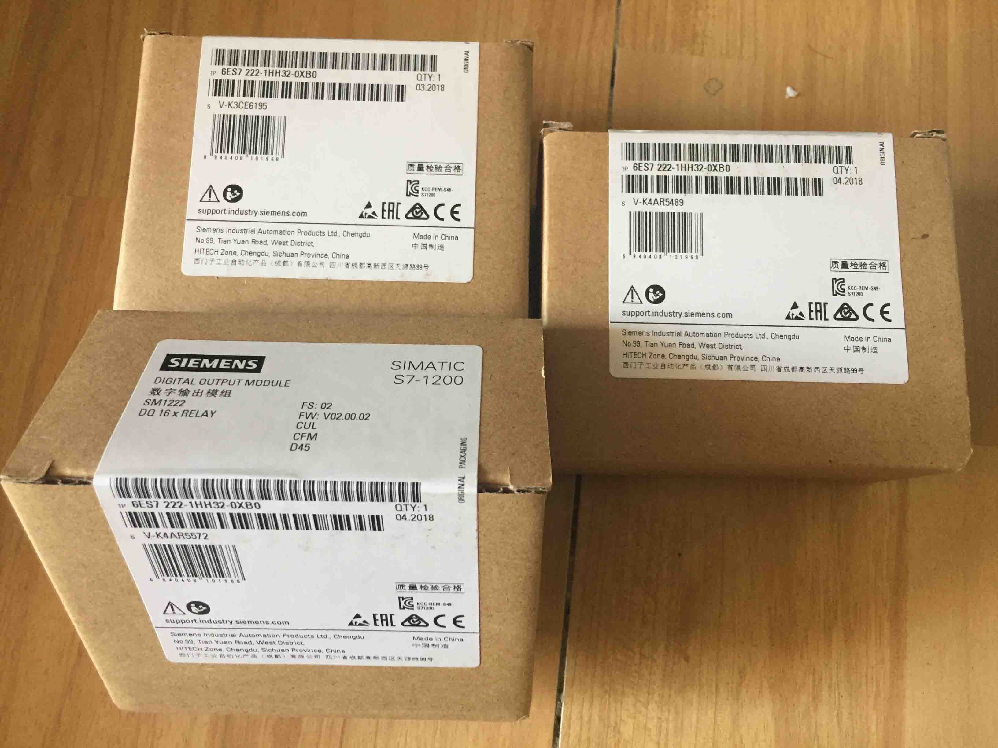 6ES7222-1HH32-0XB0 SIEMENS Original new factory sealed