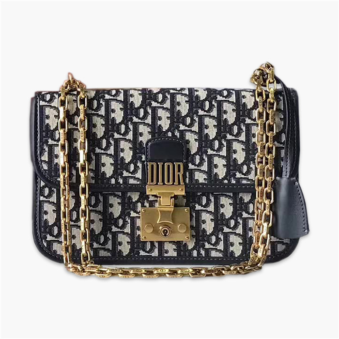 【原版皮】迪奥/Dior 链条包,选用Oblique提花帆布搭配同色系牛皮皮革裁制而成,饰以不规则珠片,很有年代感,搭配链条肩带,真是perfect