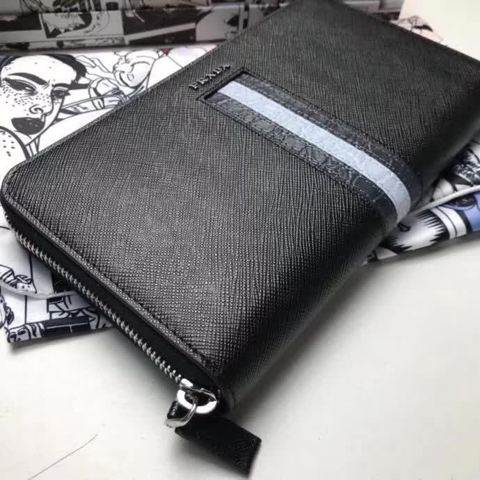 【原版皮】普拉达/Prada 拉链钱夹,选用十字纹小牛皮镶嵌彩带鳄鱼纹裁制而成,经典之作,简单时尚,款号:2ML188