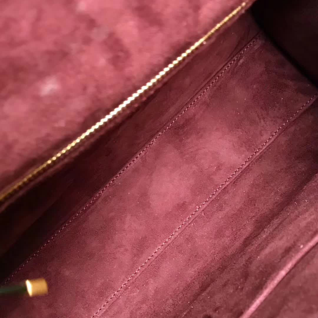 【原版皮】迪奥/Dior 手提包,选用平纹小牛皮裁制而成,饰以品牌标识字母锁扣,低调奢华,简约时尚