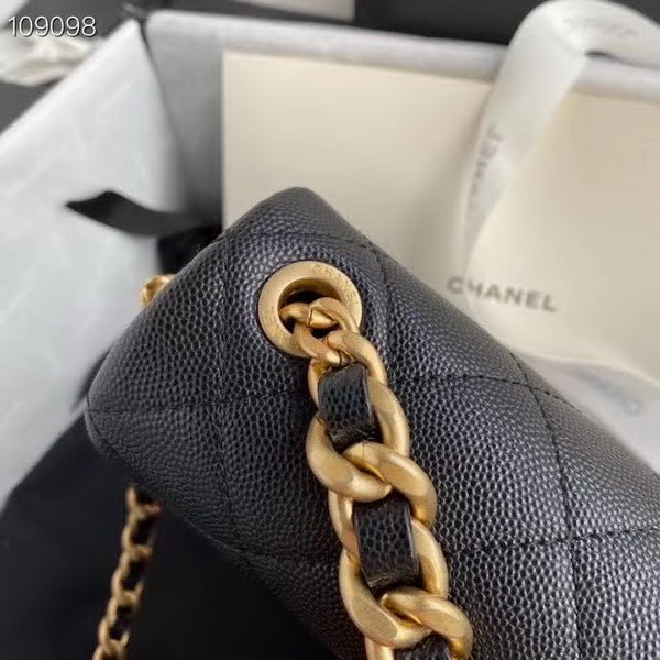 【原版皮】香奈儿/Chanel 新款口盖包,选用牛皮颗粒经过特殊工艺抛光,皮面略微亮闪闪,增加了耐磨度同时又超质感,经典的菱格纹设计,双C纽扣设计,19的皮穿金属粗链条,款号:AS1895