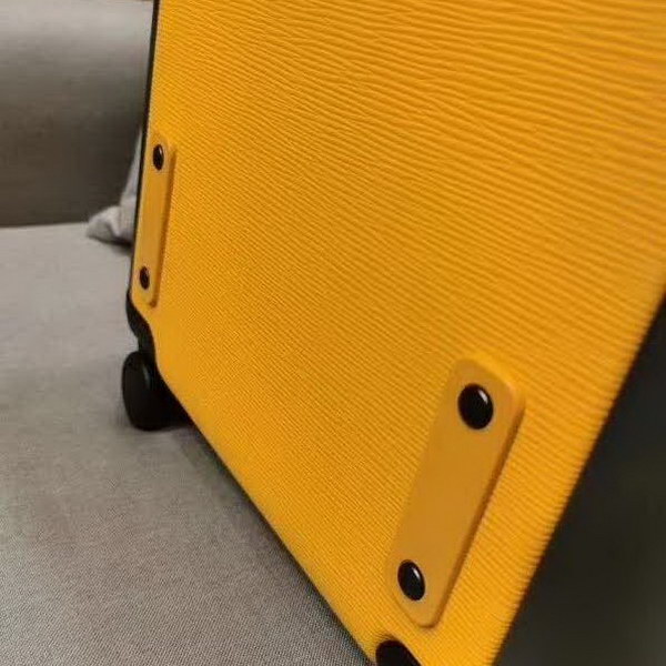 路易威登/LV 旅行箱,釆用经典水波纹系列,变色皮,铝制宽拉杆时尚大气,独特设计理念,时尚潮流,众多明星同款
