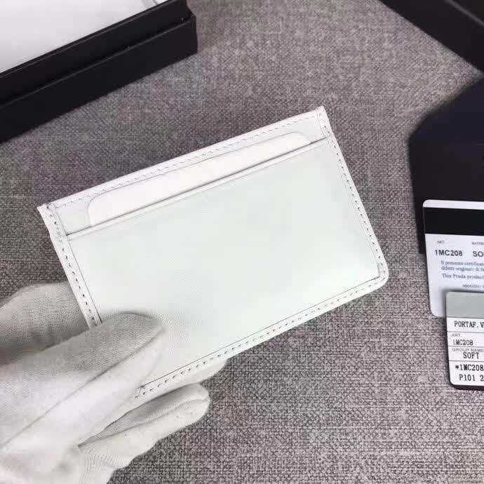 【原版皮】普拉达/Prada 卡夹，选用纳帕牛皮裁制而成，点缀散字唛徽标，精湛走线均匀整齐，款号：1MC208
