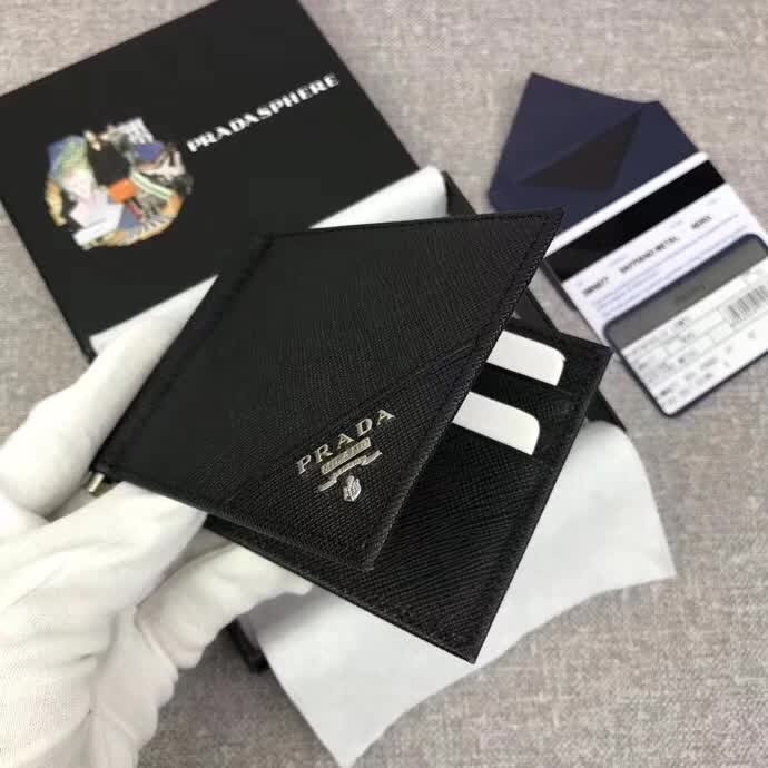 【原版皮】普拉达/Prada 金属钱夹,选用十字纹小牛皮裁制而成,边角饰三角散字徽标,款号:2MN077