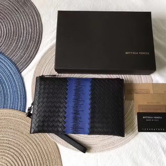 【原版皮】宝缇嘉/Bottega Veneta 手包,经典爆款,选用打蜡牛皮裁制而成,点缀刺绣格纹图案,款号:30629