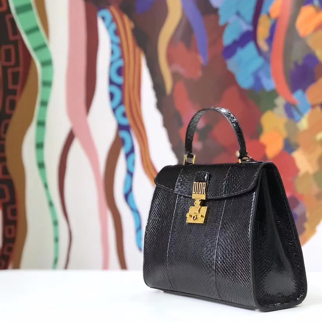 【原版皮】迪奥/Dior 手提包,选用蛇皮纹小牛皮裁制而成,饰以品牌标识字母锁扣,低调奢华,简约时尚