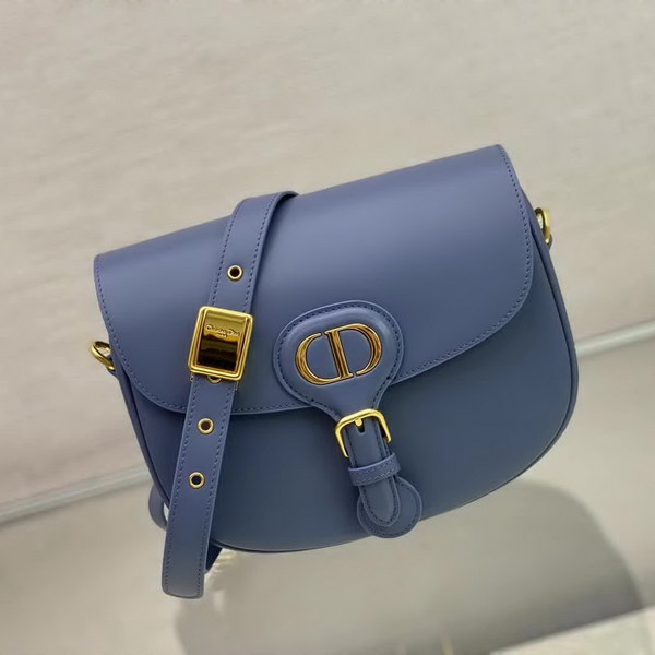 【原版皮】迪奥/Dior bobby 手袋,复古CD logo,硬挺的包身,五金做旧增加了复古感,不易磨损,采用光面牛皮革精心制作,饰以复古金色五金配件提升格调,柔软而富有质感,点缀有军装风格搭扣,款号:M9319