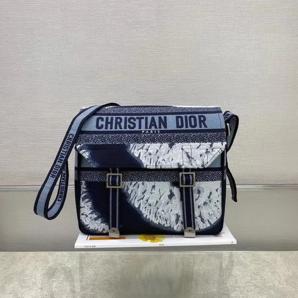 【原版皮】迪奥/Dior Camp邮差包,帆布面料舒适随意,最完美的一点是它除了斜挎外还能当背包,慵懒,复古风格,款号:M1271