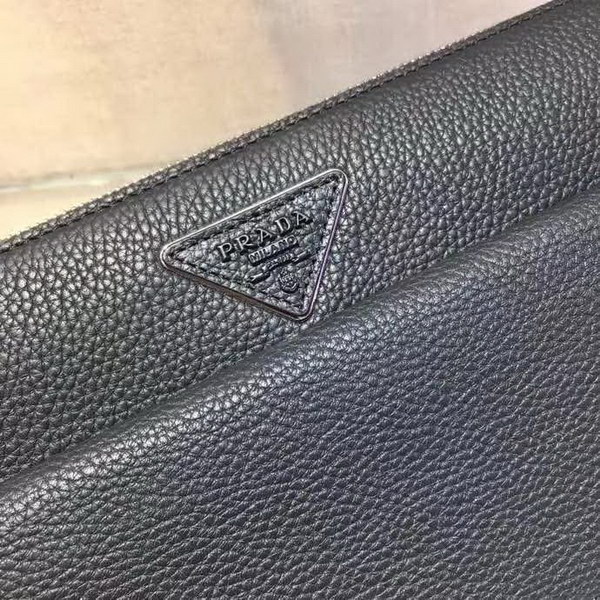 【原版皮】普拉达/Prada 男士手包,采用小牛皮材质,充分呈现充满现代感和阳刚之气的迷人魅力,颇具功能性,非常实用,款号:2VF018