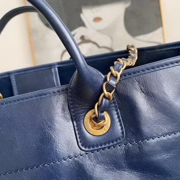 【原版皮】香奈儿/Chanel 购物袋 ,采用进口油腊牛皮,配顶级精美古铜金五金,非常高档新颖独特,休闲又时尚、又会掀起一股热潮,五金 ogo镶珍珠,款号:AS8375