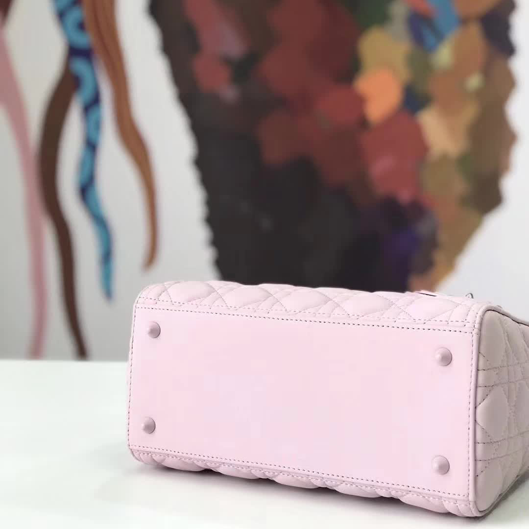 【原版皮】迪奥/Dior 戴妃包,磨砂系列,选用小牛皮绗缝藤格纹,饰有 Ultra matte 饰面金属配饰