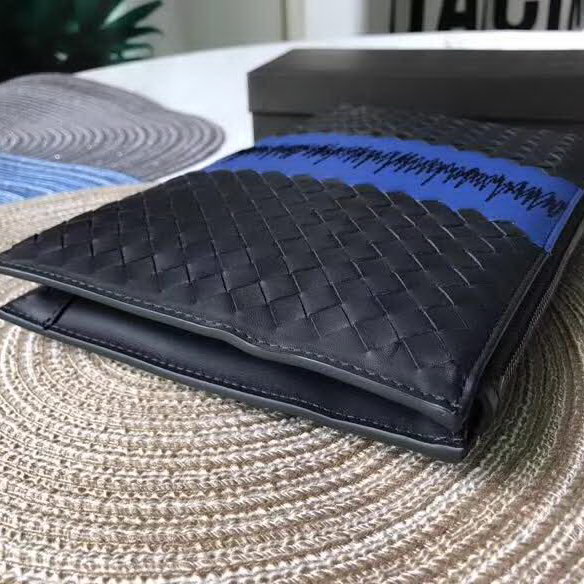 【原版皮】宝缇嘉/Bottega Veneta 手包,经典爆款,选用打蜡牛皮裁制而成,点缀刺绣格纹图案,款号:30629