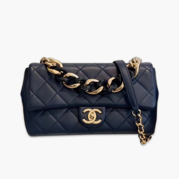 【原版皮】香奈儿/Chanel 亚克力手拎包,采用柔软细腻的进口小羊皮,经典菱格走线,单肩斜挎多用包,小香一直秉承简洁风格,低调奢华,也着实百搭,大号实用,小号俏皮:AS1354