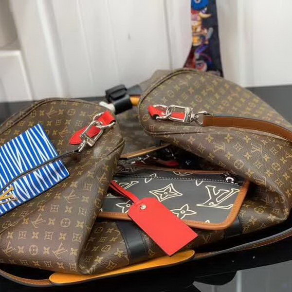 【原版皮】路易威登/LV Keepall 50旅行袋,Monogram Eclipse帆布包身搭配卷标和点缀Monogram图案的可拆卸拉链袋,机舱行李尺寸,内含充裕空间,与绅士优雅随行,款号:M56855