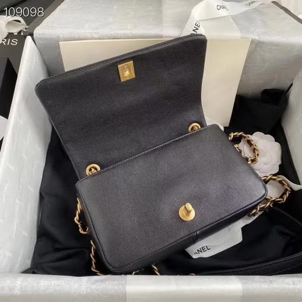 【原版皮】香奈儿/Chanel 新款口盖包,选用牛皮颗粒经过特殊工艺抛光,皮面略微亮闪闪,增加了耐磨度同时又超质感,经典的菱格纹设计,双C纽扣设计,19的皮穿金属粗链条,款号:AS1895