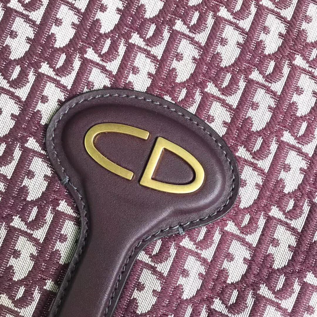 【原版皮】迪奥/Dior 翻折提花手包,选用Oblique提花帆布搭配同色系牛皮皮革裁制而成,缀以CD徽标锁扣,复古味满满哒,上班逛街都可以用,款号:M6758