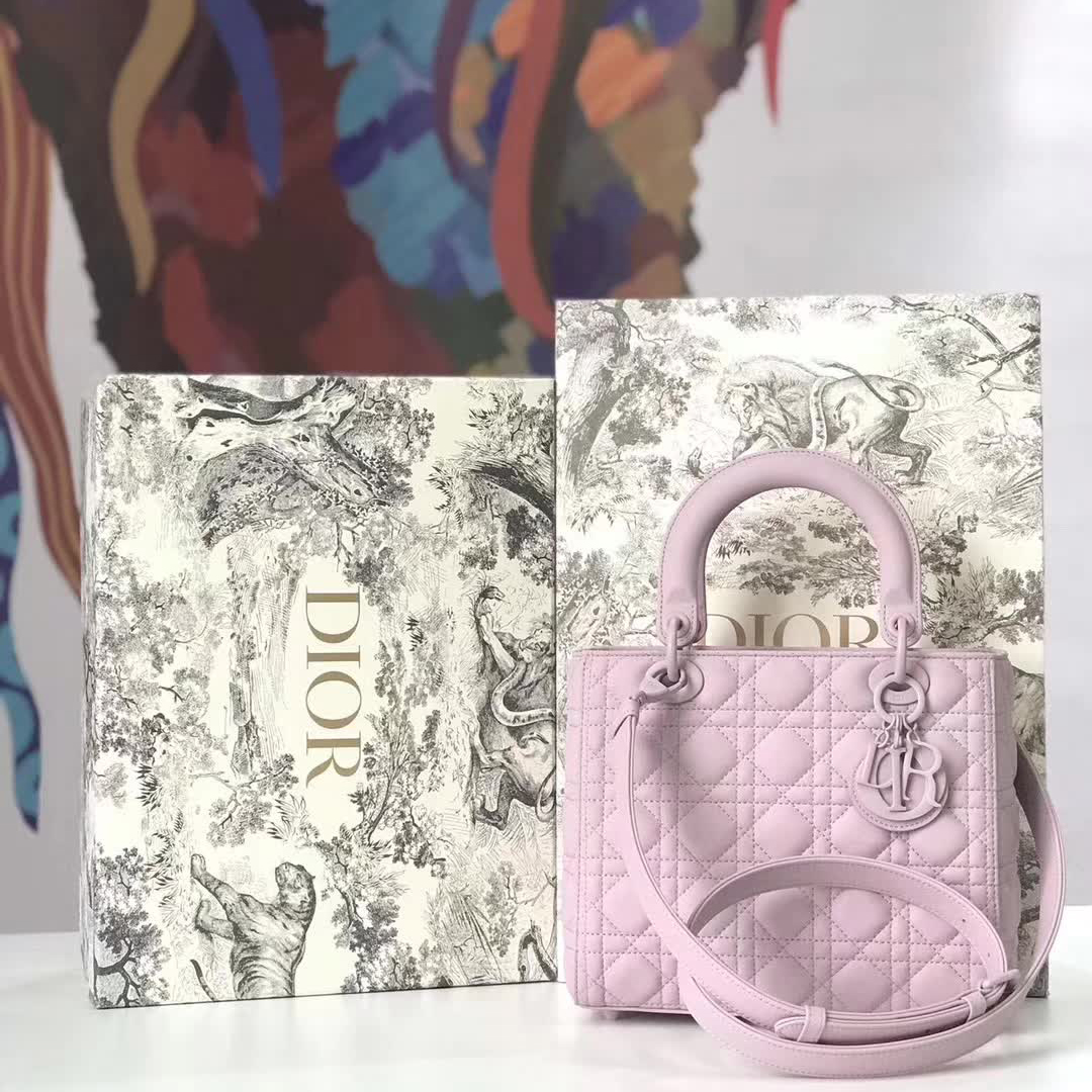 【原版皮】迪奥/Dior 戴妃包,磨砂系列,选用小牛皮绗缝藤格纹,饰有 Ultra matte 饰面金属配饰