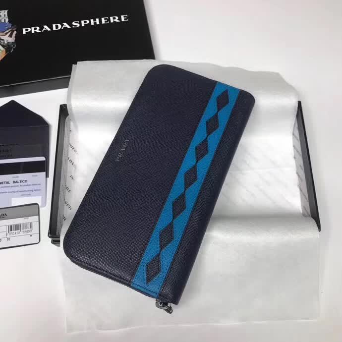 【原版皮】普拉达/Prada 拉链钱夹,选用十字纹牛皮裁制而成,饰以菱形拼色,精湛走线均匀整齐,油边顺滑,款号:2ML317