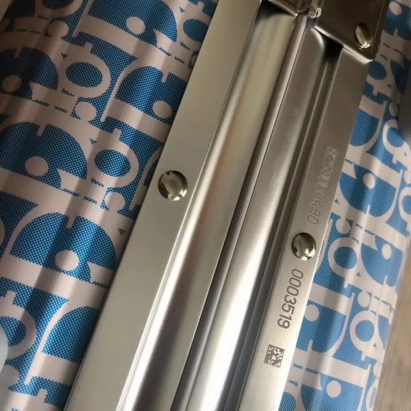 迪奥Dior X 日默瓦/RiMoWa 独家定制款化妆箱,汇集艺术,时尚与设计,领先时装周发售,体现精湛的手工匠艺和专业技术