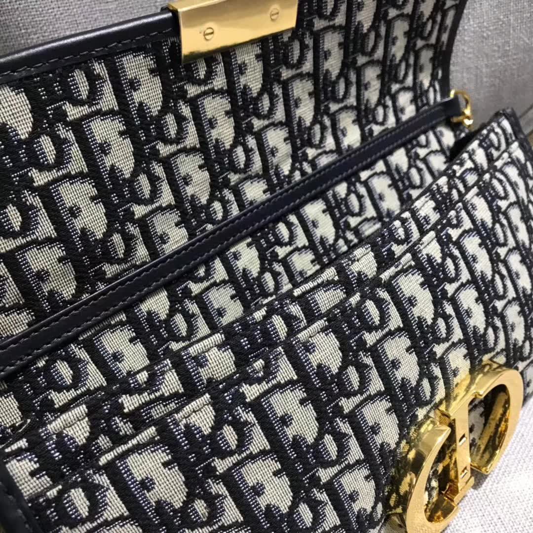 【原版皮】迪奥/Dior 30 Montaigne链条包,选用Oblique提花帆布搭配同色系牛皮皮革裁制而成,饰以标志性“CD”字母锁扣,款号:M5683