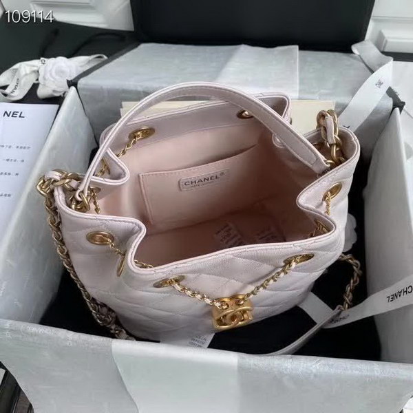 【原版皮】香奈儿/Chanel 新款抽绳包,选用小羊皮经过特殊工艺抛光,皮面略微亮闪闪,增加了耐磨度同时又超质感,经典的菱格纹设计,双C纽扣设计,19的皮穿金属粗链条,款号:AS1900