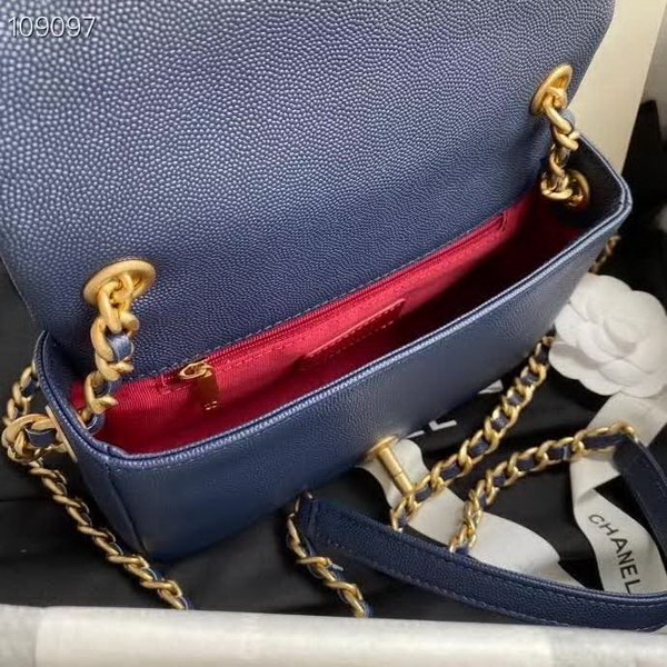 【原版皮】香奈儿/Chanel 新款口盖包,选用牛皮颗粒经过特殊工艺抛光,皮面略微亮闪闪,增加了耐磨度同时又超质感,经典的菱格纹设计,双C纽扣设计,19的皮穿金属粗链条,款号:AS1895