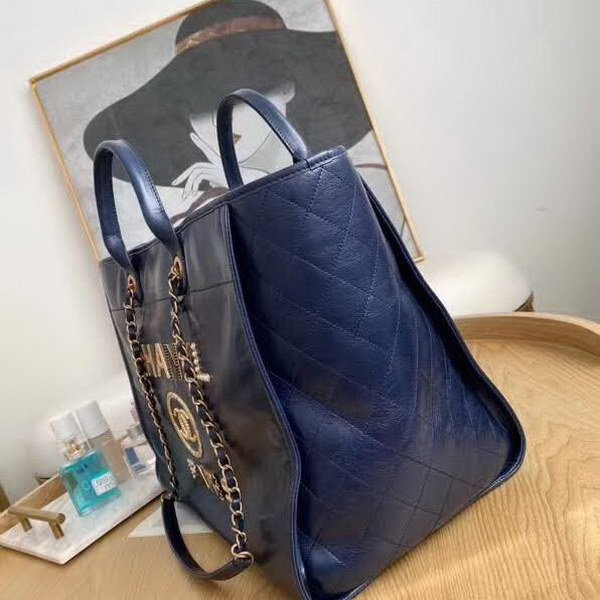 【原版皮】香奈儿/Chanel 购物袋 ,采用进口油腊牛皮,配顶级精美古铜金五金,非常高档新颖独特,休闲又时尚、又会掀起一股热潮,五金 ogo镶珍珠,款号:AS8375