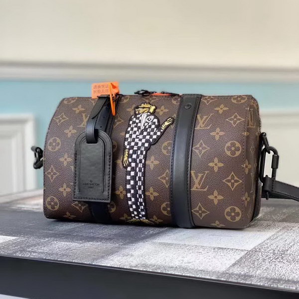 【原版皮】路易威登/LV nano Keeoall 枕头包,以Monogram帆布为袋身,装饰了公仔图案,男女都可以背额款,酷酷帅帅的,款号:M45652