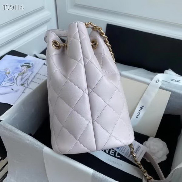 【原版皮】香奈儿/Chanel 新款抽绳包,选用小羊皮经过特殊工艺抛光,皮面略微亮闪闪,增加了耐磨度同时又超质感,经典的菱格纹设计,双C纽扣设计,19的皮穿金属粗链条,款号:AS1900