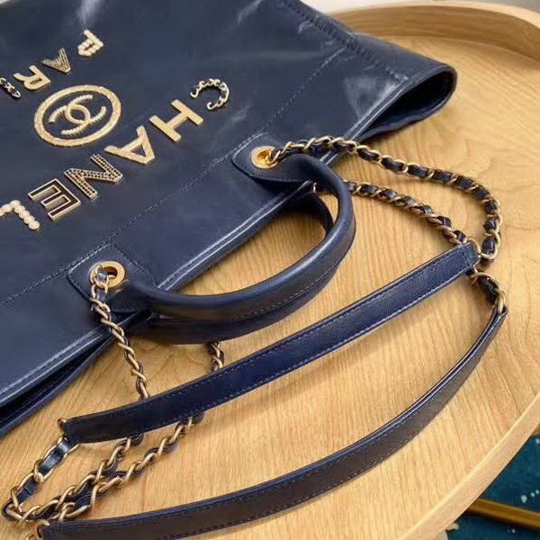 【原版皮】香奈儿/Chanel 购物袋 ,采用进口油腊牛皮,配顶级精美古铜金五金,非常高档新颖独特,休闲又时尚、又会掀起一股热潮,五金 ogo镶珍珠,款号:AS8375