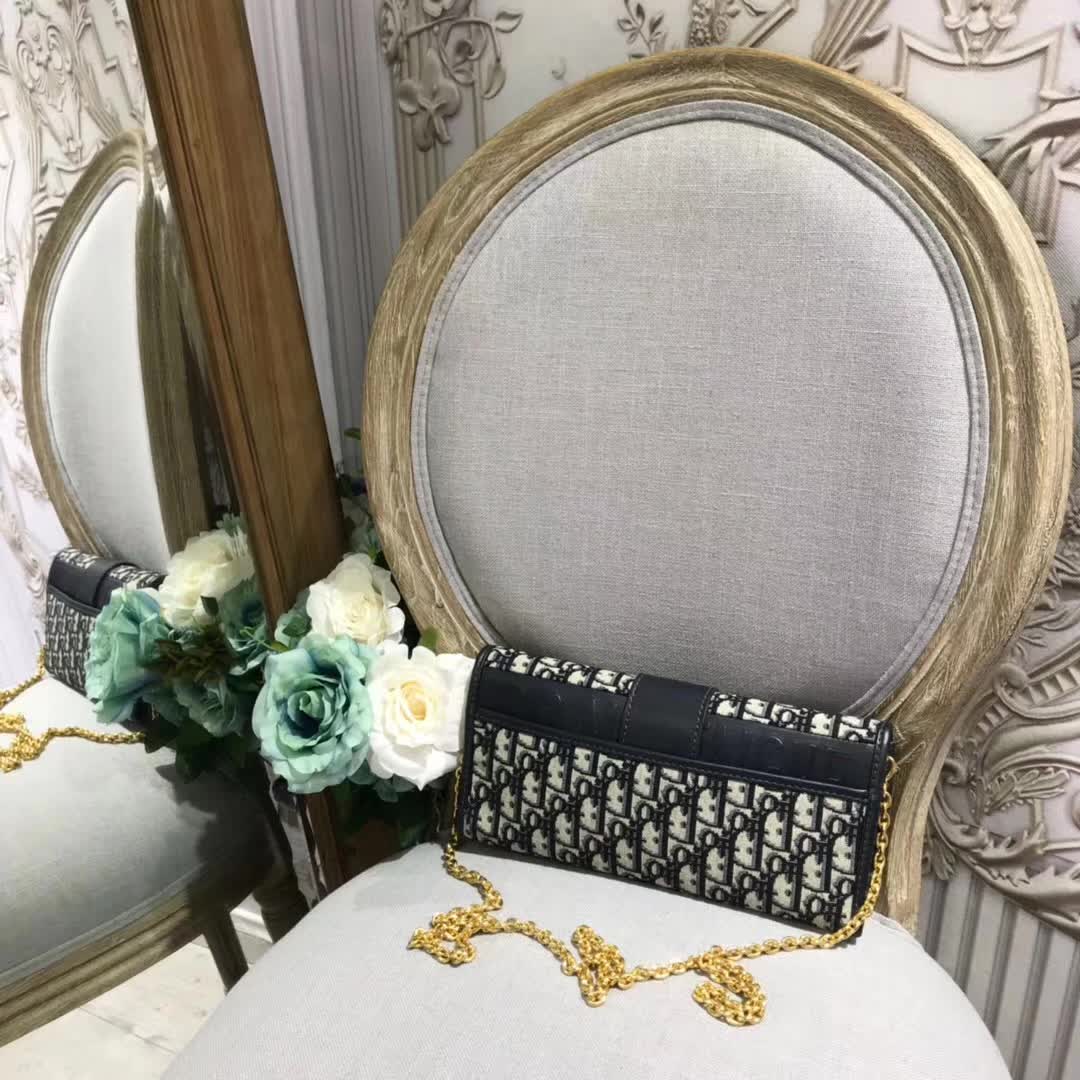 【原版皮】迪奥/Dior 30 Montaigne链条包,选用Oblique提花帆布搭配同色系牛皮皮革裁制而成,饰以标志性“CD”字母锁扣,款号:M5683