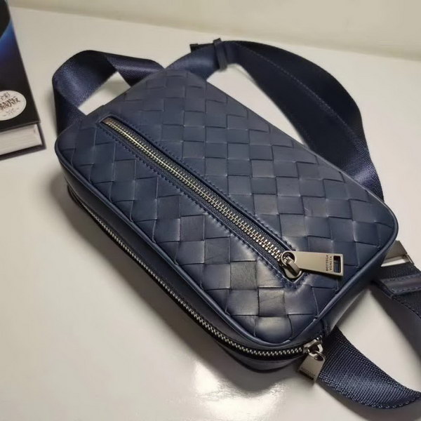 【原版皮】宝缇嘉/BV 男士胸包,腰包,采用蜡胎牛皮精心裁制而成,手工编织,造型贴合身形,空间充裕,非常实用,款号:80182618