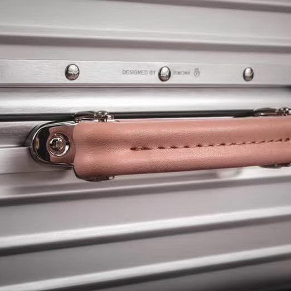 日默瓦/Rimowa 旅行箱,全铝镁合金,经典款的新版本,彩色皮质把手,购买就送透明套,4个轮子,2个手把,绑带,想怎么换就怎么换,永远是街头机场最靓的你