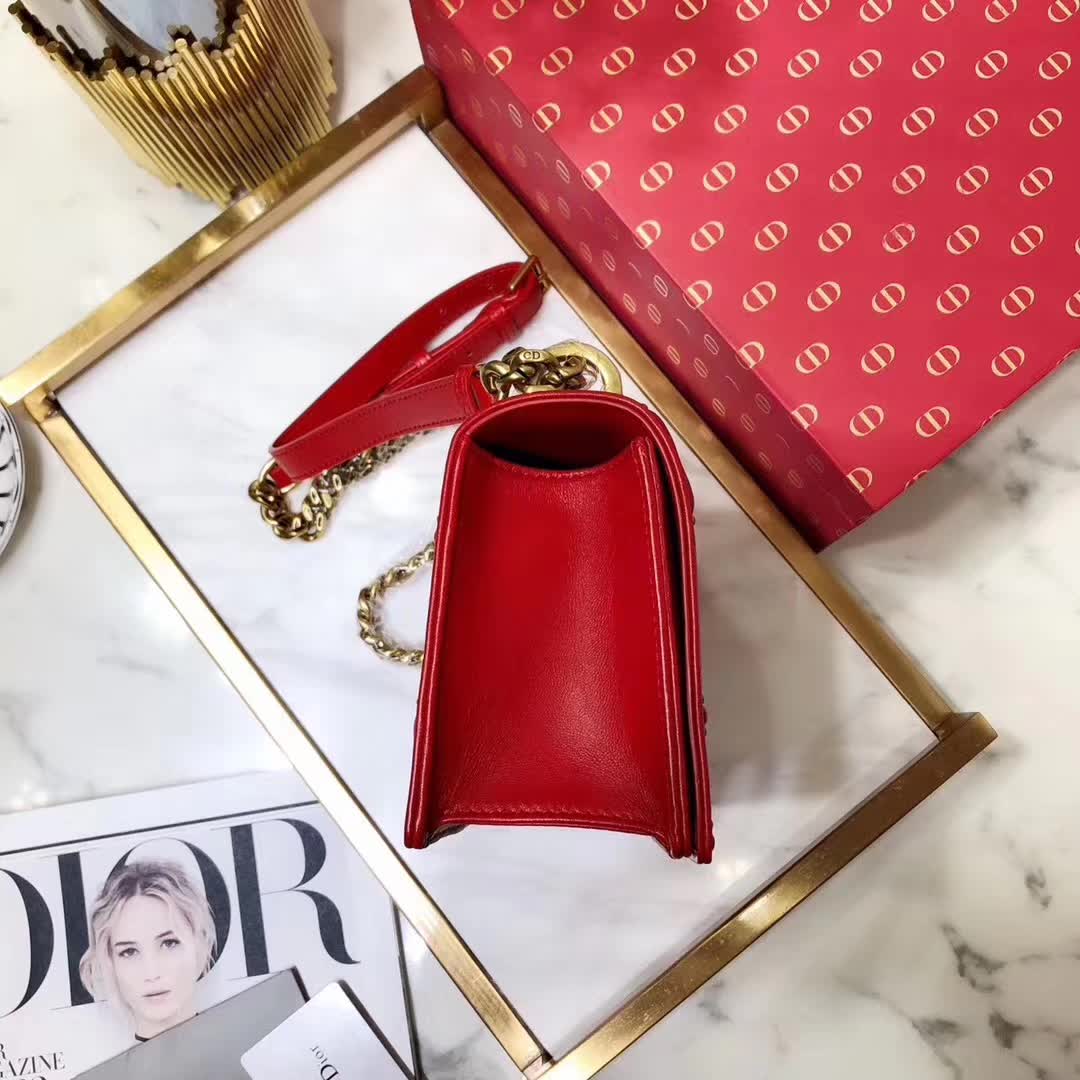 【原版皮】迪奥/Dior 链条包,选用小羊皮裁制而成,缀以饰钉 Archicannage藤格纹图案,徽章锁扣,美得不要不要的