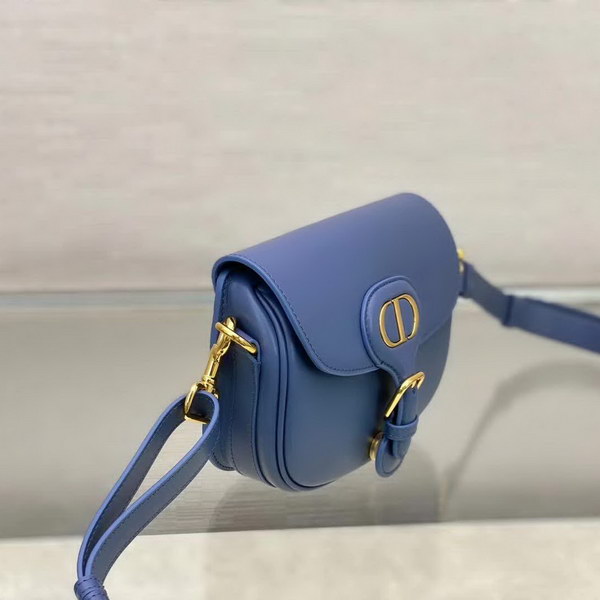 【原版皮】迪奥/Dior bobby 手袋,复古CD logo,硬挺的包身,五金做旧增加了复古感,不易磨损,采用光面牛皮革精心制作,饰以复古金色五金配件提升格调,柔软而富有质感,点缀有军装风格搭扣,款号:M9317