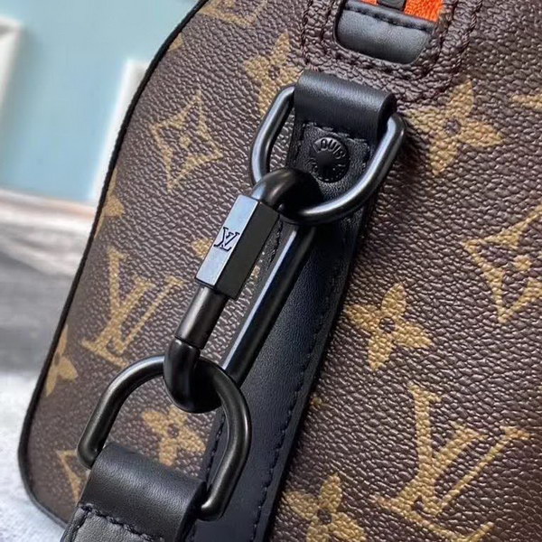 【原版皮】路易威登/LV nano Keeoall 枕头包,以Monogram帆布为袋身,装饰了公仔图案,男女都可以背额款,酷酷帅帅的,款号:M45652