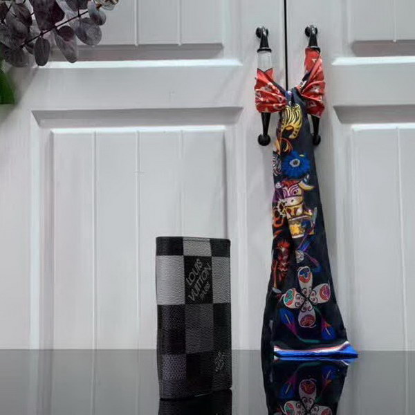 【原版皮】路易威登/LV 大格口袋钱夹,由Damier Graphite Pixel涂层帆布制成,以像素形式演绎经典Damier棋盘格图案,凸显未来感,集各种口袋与信用卡槽于一身,小巧又实用的多功能,款号:N63144